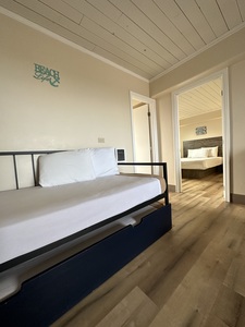 One Bedroom Suite w/ Sleeper Sofa, Trundle, Ocean View Photo 3