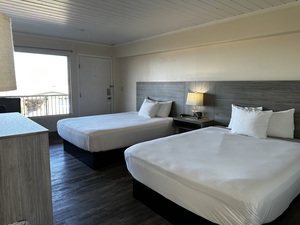 Double Queen Suite with Partial Ocean View Photo 4