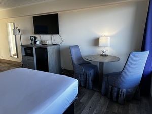 Double Queen Suite with Partial Ocean View Photo 5