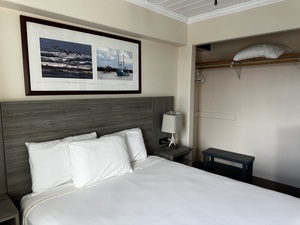 Three Bedroom Suite with Ocean and Harbor Views Photo 15